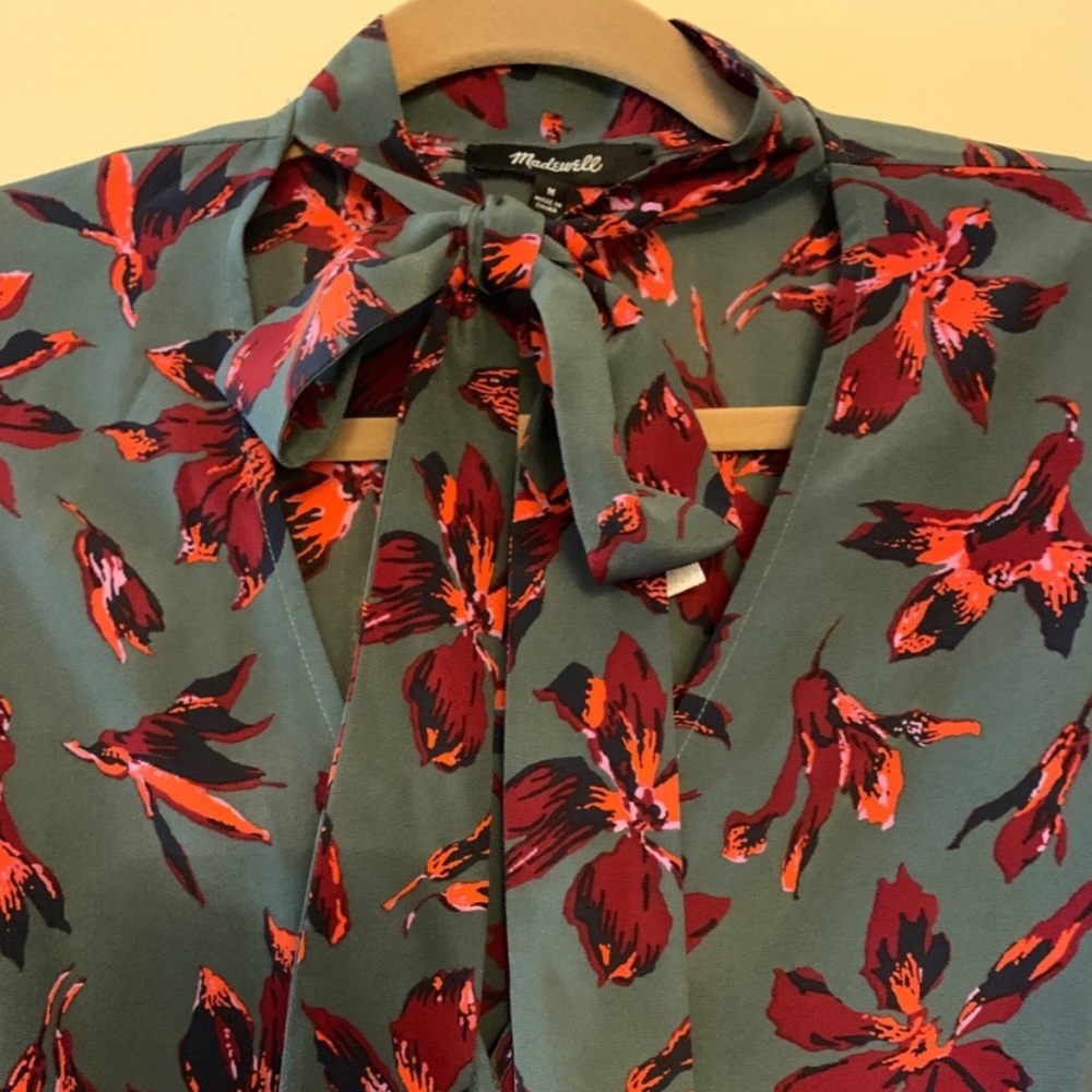 🆕 Madewell Silk-Tie Wrap Top in Winter Orchid - Picture 7 of 8